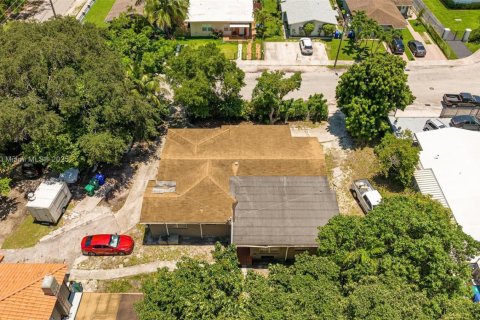 Commercial property in Miami, Florida 202.43 sq.m. № 1860624 - photo 5