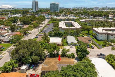 Commercial property in Miami, Florida 202.43 sq.m. № 1860624 - photo 10