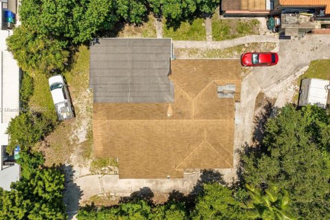 Commercial property in Miami, Florida 202.43 sq.m. № 1860624 - photo 3