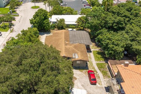 Commercial property in Miami, Florida 202.43 sq.m. № 1860624 - photo 9