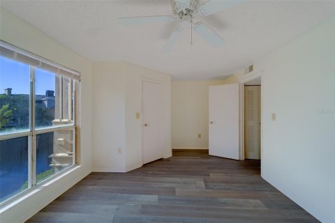 Condominio en alquiler en Saint Petersburg, Florida, 2 dormitorios, 72.46 m2 № 1912042 - foto 17
