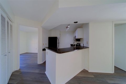 Condominio en alquiler en Saint Petersburg, Florida, 2 dormitorios, 72.46 m2 № 1912042 - foto 8