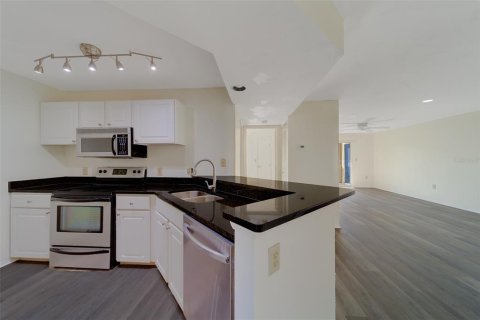 Condominio en alquiler en Saint Petersburg, Florida, 2 dormitorios, 72.46 m2 № 1912042 - foto 5