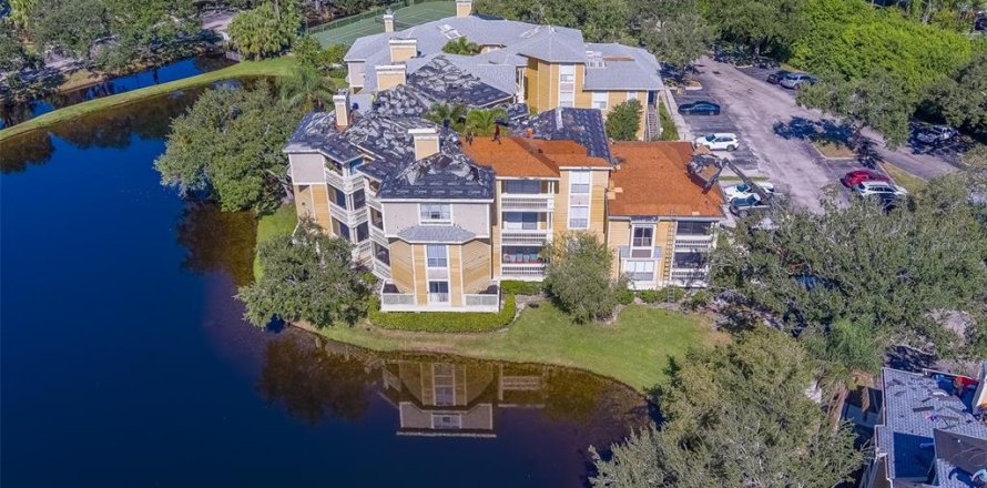 Condominio en Saint Petersburg, Florida, 2 dormitorios № 1912042