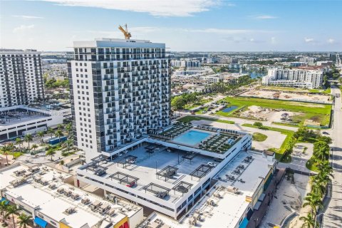 Condo in Doral, Florida, 1 bedroom  № 1787128 - photo 2