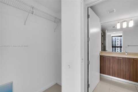 Condo in Doral, Florida, 1 bedroom  № 1787128 - photo 17