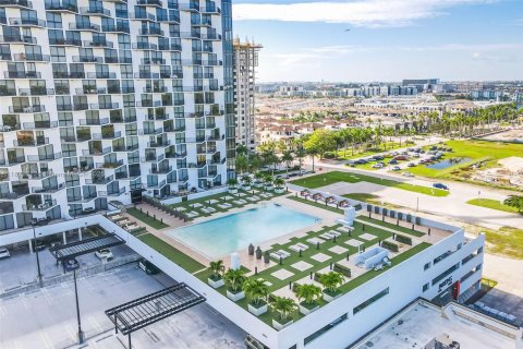 Condo in Doral, Florida, 1 bedroom  № 1787128 - photo 5