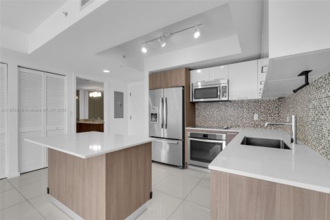Condo in Doral, Florida, 1 bedroom  № 1787128 - photo 23