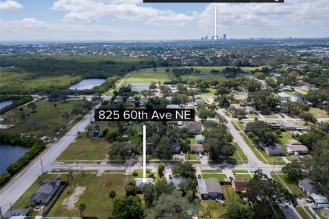 Casa en venta en Saint Petersburg, Florida, 2 dormitorios, 67.26 m2 № 2385601 - foto 4