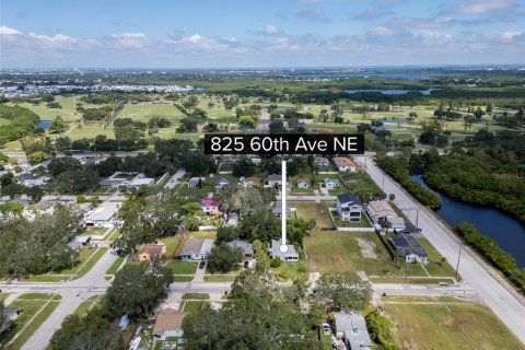 Casa en venta en Saint Petersburg, Florida, 2 dormitorios, 67.26 m2 № 2385601 - foto 9