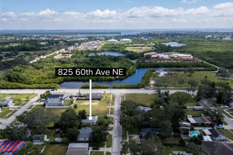 Casa en venta en Saint Petersburg, Florida, 2 dormitorios, 67.26 m2 № 2385601 - foto 7
