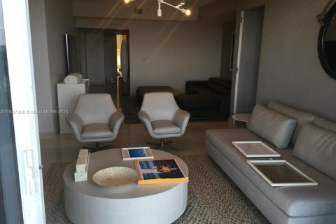 Copropriété à louer à Sunny Isles Beach, Floride: 3 chambres, 205.69 m2 № 1821930 - photo 13