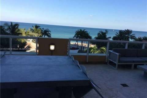 Copropriété à louer à Sunny Isles Beach, Floride: 3 chambres, 205.69 m2 № 1821930 - photo 1