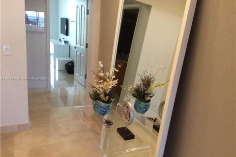 Copropriété à louer à Sunny Isles Beach, Floride: 3 chambres, 205.69 m2 № 1821930 - photo 24