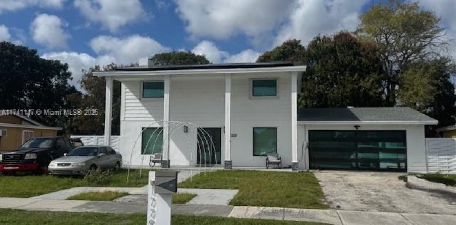 House in Miami, Florida 3 bedrooms, 157.93 sq.m. № 1985092