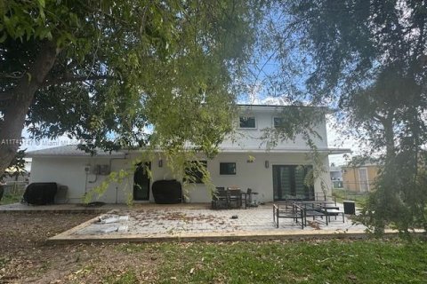House in Miami, Florida 3 bedrooms, 157.93 sq.m. № 1985092 - photo 12