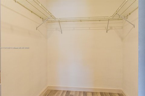 House in Miami, Florida 3 bedrooms, 157.93 sq.m. № 1985092 - photo 20