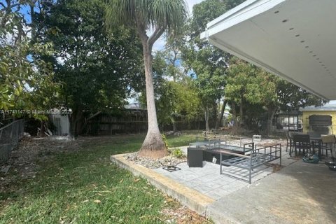 House in Miami, Florida 3 bedrooms, 157.93 sq.m. № 1985092 - photo 14
