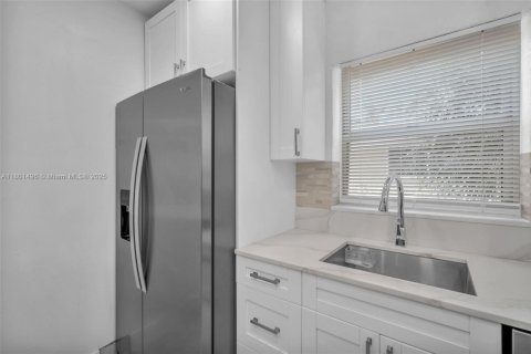 Condo in Oakland Park, Florida, 2 bedrooms  № 1697605 - photo 10