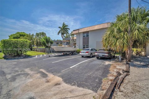 Condo in Oakland Park, Florida, 2 bedrooms  № 1697605 - photo 21