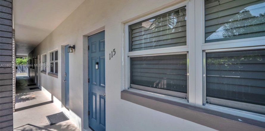 Condo in Oakland Park, Florida, 2 bedrooms  № 1697605