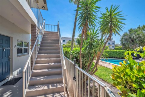 Condo in Oakland Park, Florida, 2 bedrooms  № 1697605 - photo 18