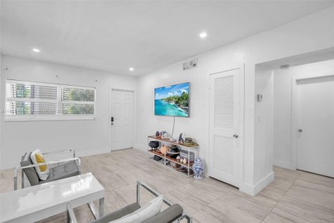 Condo in Oakland Park, Florida, 2 bedrooms  № 1697605 - photo 6