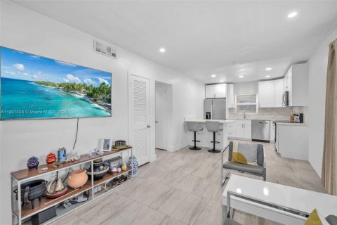 Condo in Oakland Park, Florida, 2 bedrooms  № 1697605 - photo 4