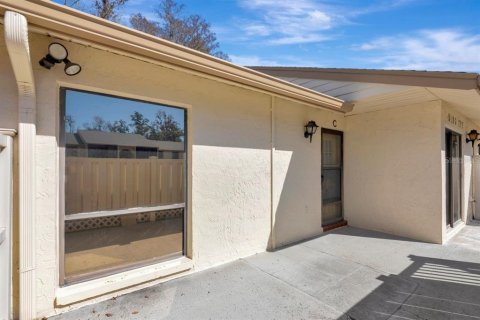 House in Tarpon Springs, Florida 2 bedrooms, 109.35 sq.m. № 2101349 - photo 2