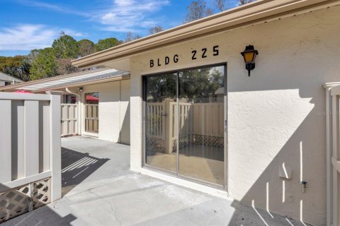 House in Tarpon Springs, Florida 2 bedrooms, 109.35 sq.m. № 2101349 - photo 3