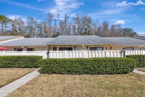 House in Tarpon Springs, Florida 2 bedrooms, 109.35 sq.m. № 2101349