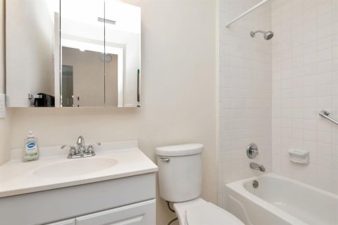 House in Tarpon Springs, Florida 2 bedrooms, 109.35 sq.m. № 2101349 - photo 26