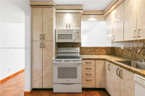 Condominio en venta en Hallandale Beach, Florida, 1 dormitorio, 80.82 m2 № 1439761 - foto 13