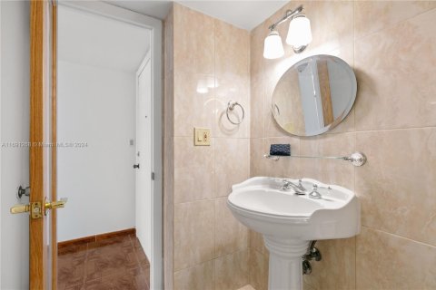 Condominio en venta en Hallandale Beach, Florida, 1 dormitorio, 80.82 m2 № 1439761 - foto 21