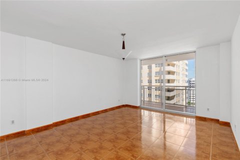 Condominio en venta en Hallandale Beach, Florida, 1 dormitorio, 80.82 m2 № 1439761 - foto 15