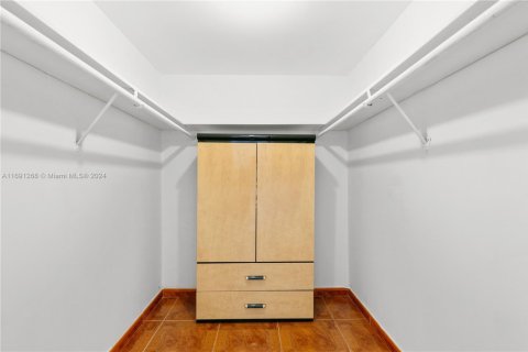 Condominio en venta en Hallandale Beach, Florida, 1 dormitorio, 80.82 m2 № 1439761 - foto 19