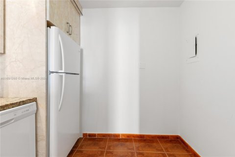 Condominio en venta en Hallandale Beach, Florida, 1 dormitorio, 80.82 m2 № 1439761 - foto 12