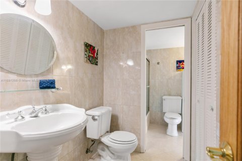 Condominio en venta en Hallandale Beach, Florida, 1 dormitorio, 80.82 m2 № 1439761 - foto 22