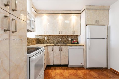 Condominio en venta en Hallandale Beach, Florida, 1 dormitorio, 80.82 m2 № 1439761 - foto 10