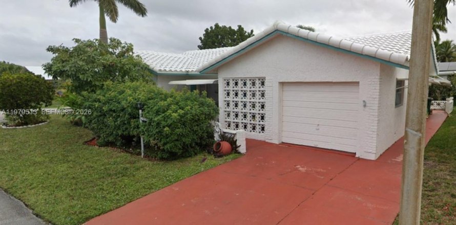 Дом в Тамарак, Флорида 3 спальни, 153.01м2 № 2045401