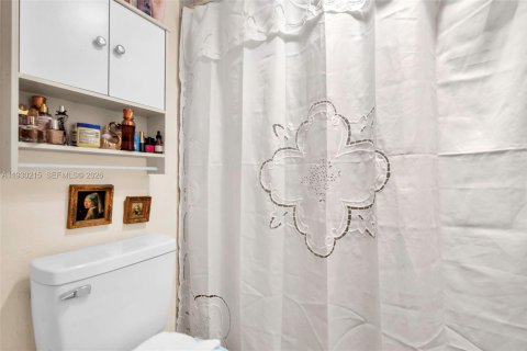 Купить кондоминиум в Маргит, Флорида 2 спальни, 89м2, № 2061030 - фото 10