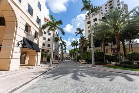Condo in Coral Gables, Florida, 2 bedrooms  № 2032792 - photo 24