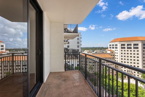 Condo in Coral Gables, Florida, 2 bedrooms  № 2032792 - photo 12