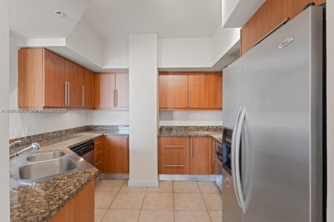 Condo in Coral Gables, Florida, 2 bedrooms  № 2032792 - photo 4