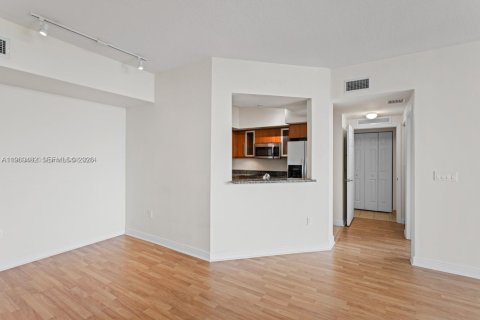Condo in Coral Gables, Florida, 2 bedrooms  № 2032792 - photo 19