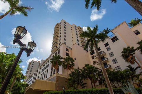 Condo in Coral Gables, Florida, 2 bedrooms  № 2032792 - photo 25