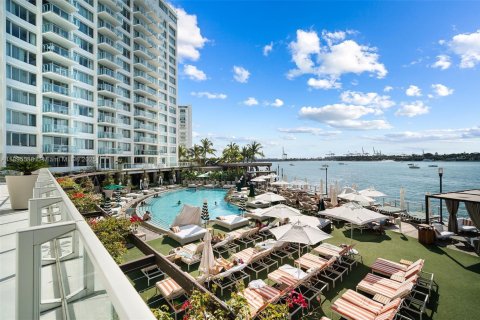 Estudio en el Condominio en Miami Beach, Florida  № 2034223