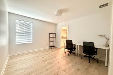 House in Orlando, Florida 3 bedrooms, 183.95 sq.m. № 1912001 - photo 6