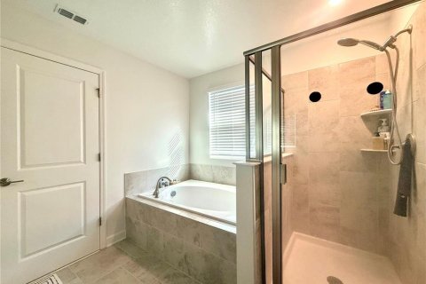 House in Orlando, Florida 3 bedrooms, 183.95 sq.m. № 1912001 - photo 17