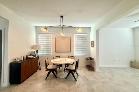 House in Orlando, Florida 3 bedrooms, 183.95 sq.m. № 1912001 - photo 7